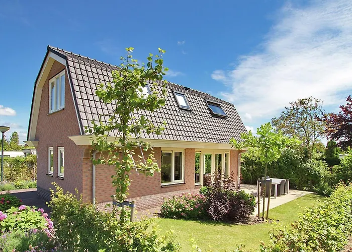 Comfortable Holiday Home With A Garden At 1.1Km From The Sea